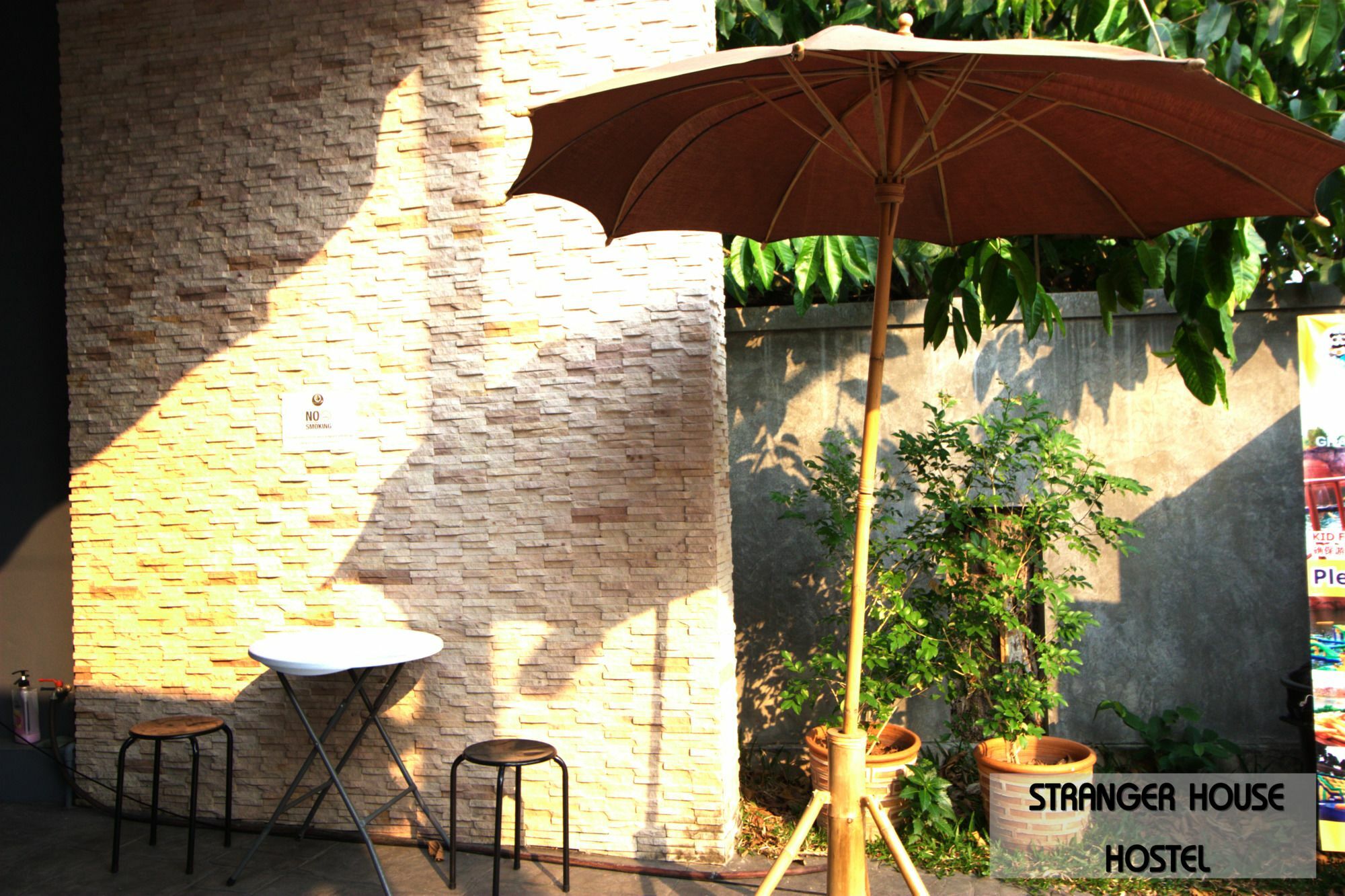 Hostel Stranger House Chiang Mai Exterior foto